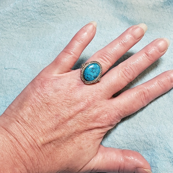 VNTG Silver Tone Adjustable Ring w/Blue Cabochon - Picture 3 of 6
